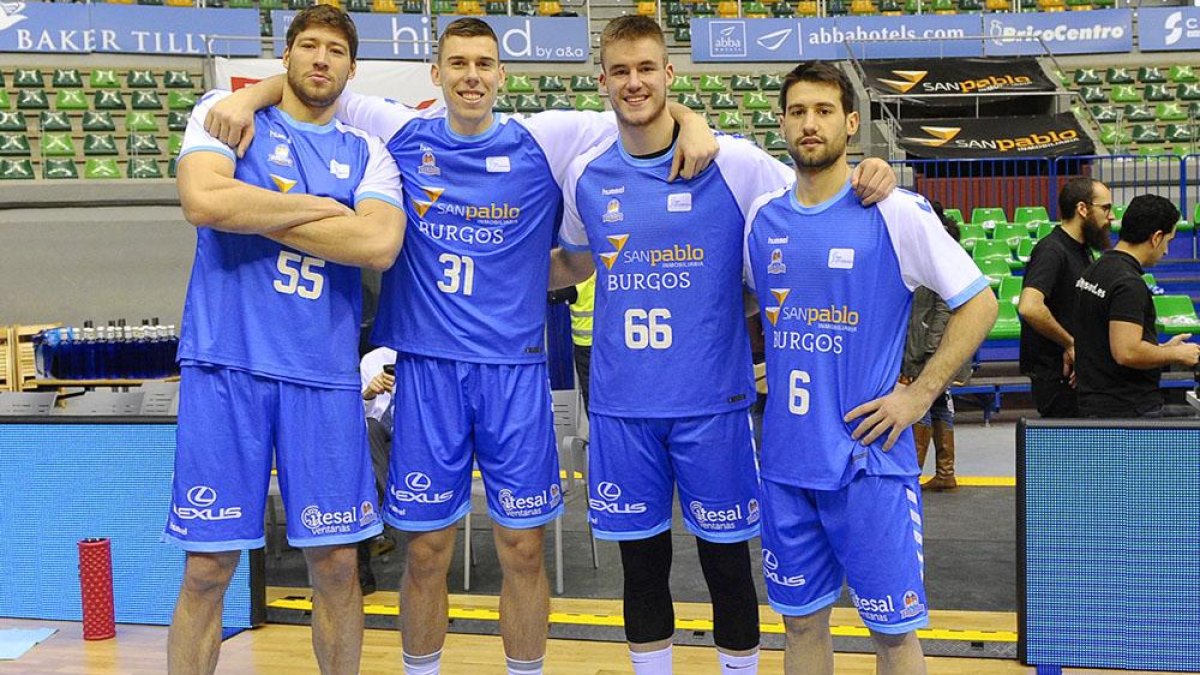 Kravtsov, Cancar, Radoncic y Fitipaldo posan antes del partido ante el Iberostar Tenerife.-SPB / M. GONZÁLEZ