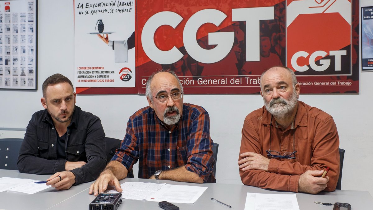 Aníbal Maestro, Justo del Amo y Néstor Cerezo, en un instante de la rueda de prensa. SANTI OTERO