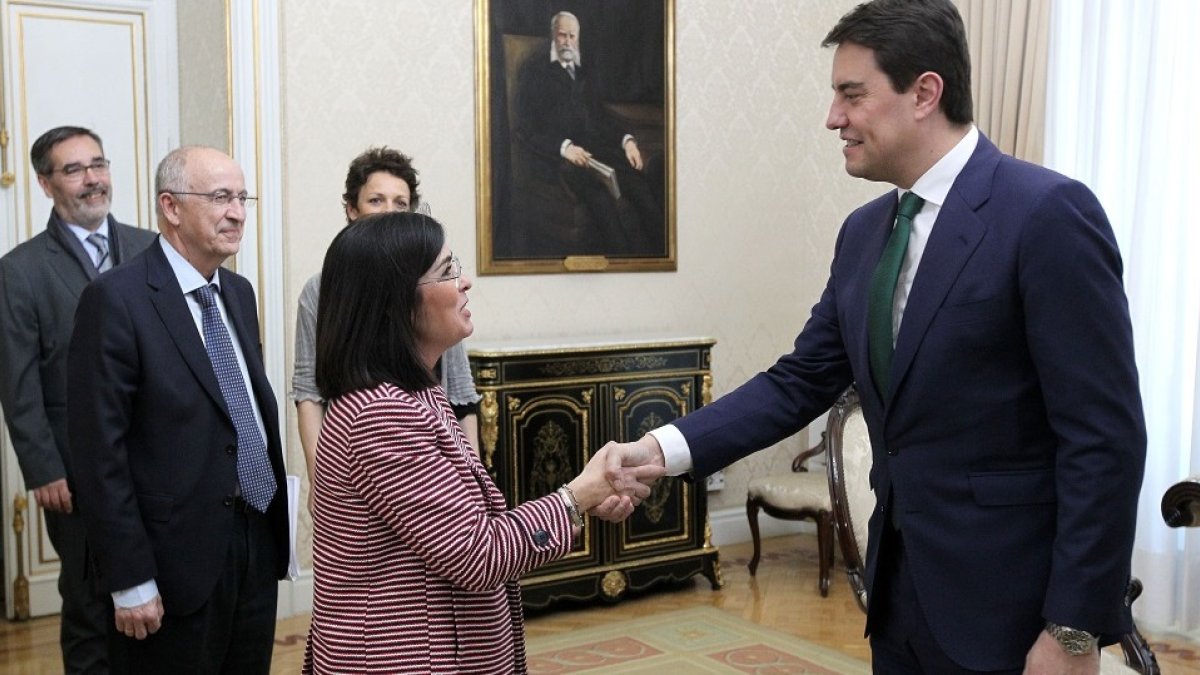La ministra de Política Territorial y Función Pública, Carolina Darias, se reúne con el consejero de la Presidencia, Ángel Ibáñez.