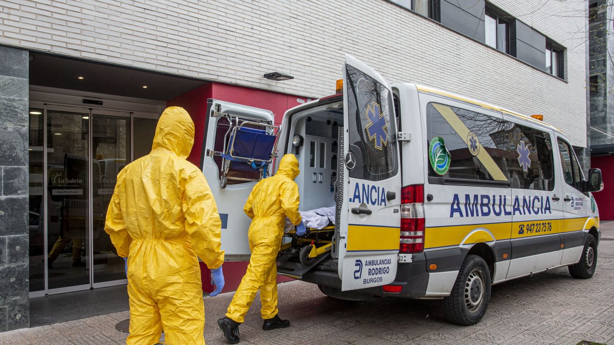 TRASLADO POR CORONAVIRUS RESIDENCIA DE ANCIANOS. SANTI OTERO