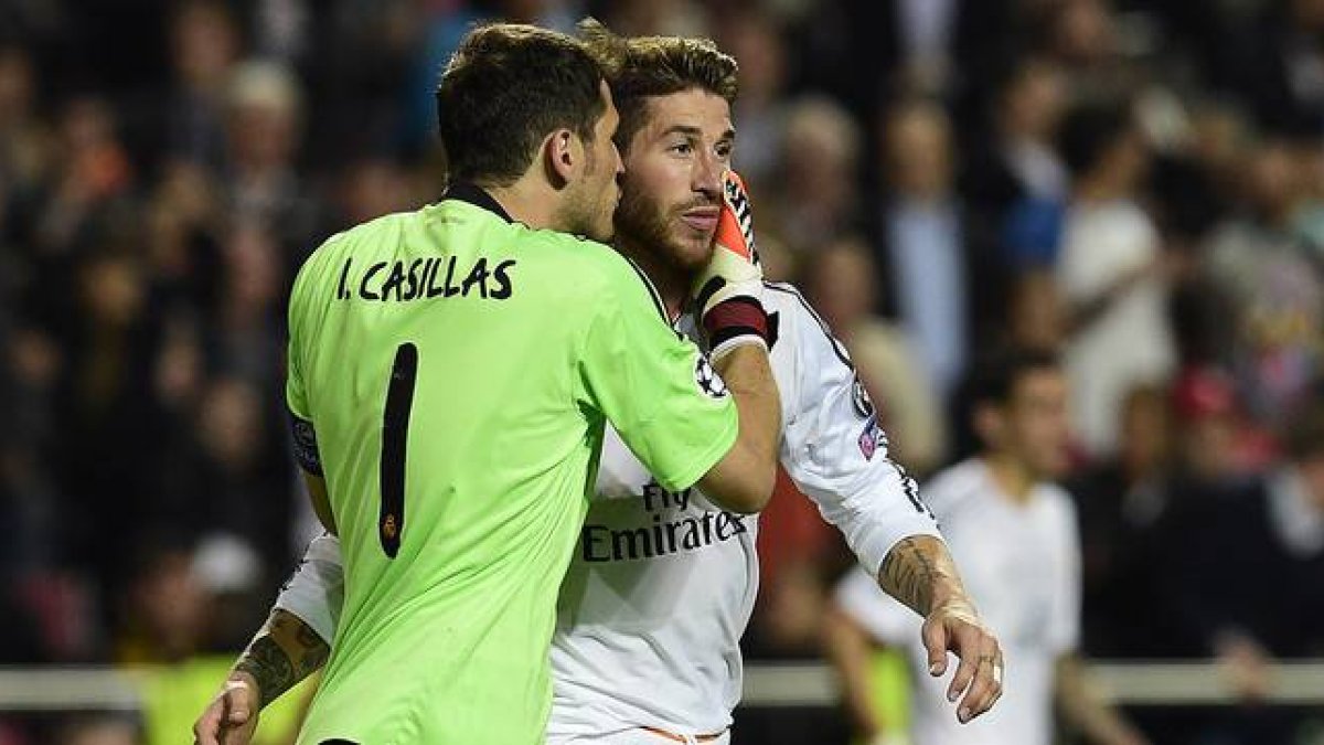 Iker Casillas felicita a Sergio Ramos tras su gol ante el Atlético en la final de la Champions del 2014, en Lisboa.-Foto: AFP / JAVIER SORIANO