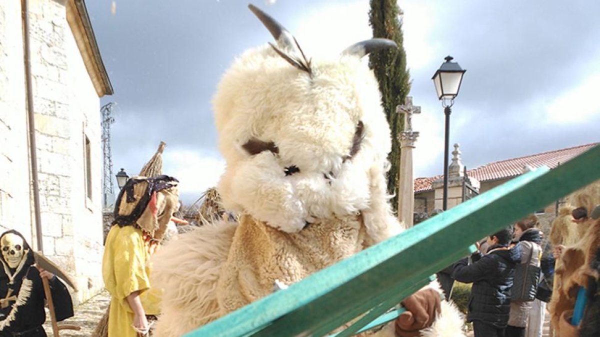 Uno de los personajes de las Fiestas de Invierno.-ECB