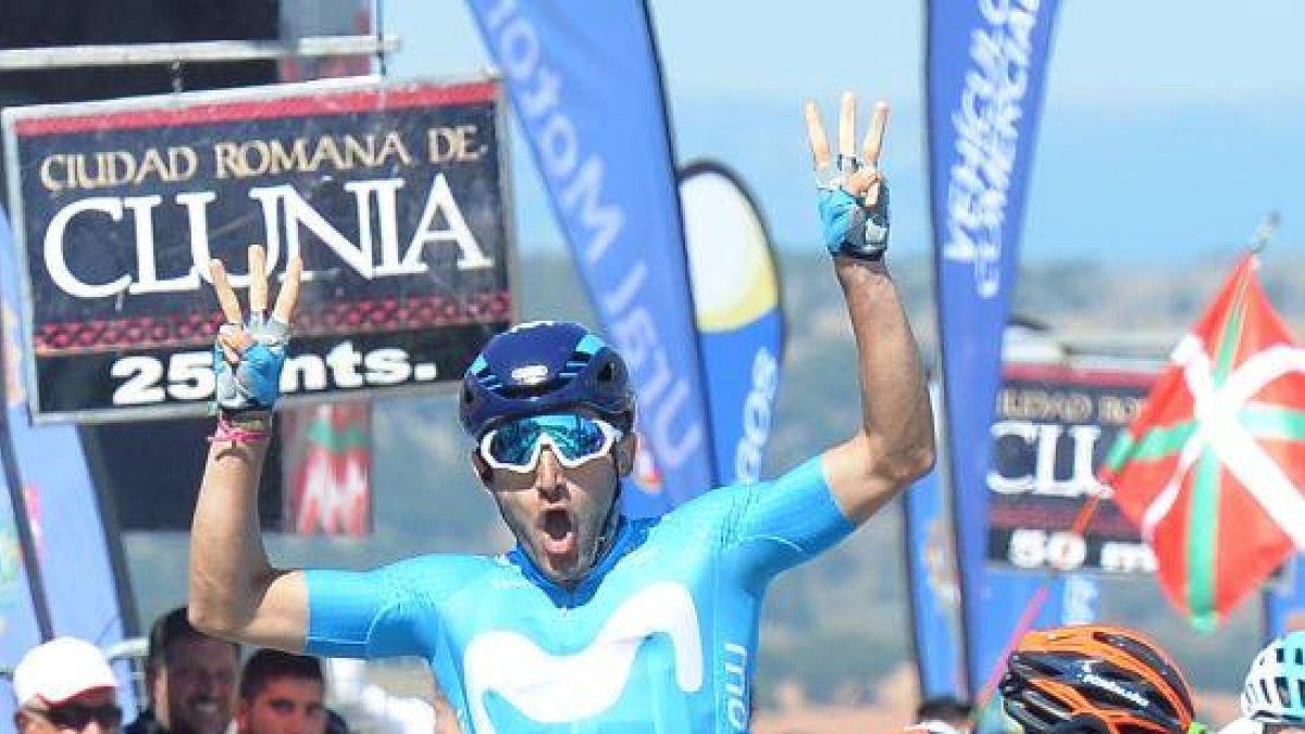 Carlos Barbero entra vencedor en la meta de Clunia en 2018-Santi Otero