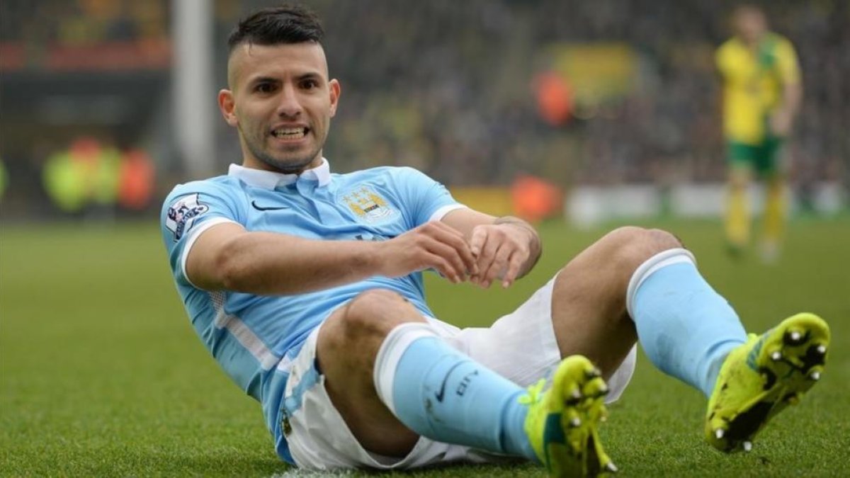 Sergio Agüero, del Manchester City, se lamenta tras perder un balón durante el partido contra el Norwich.-REUTERS / TONY O'BRIEN