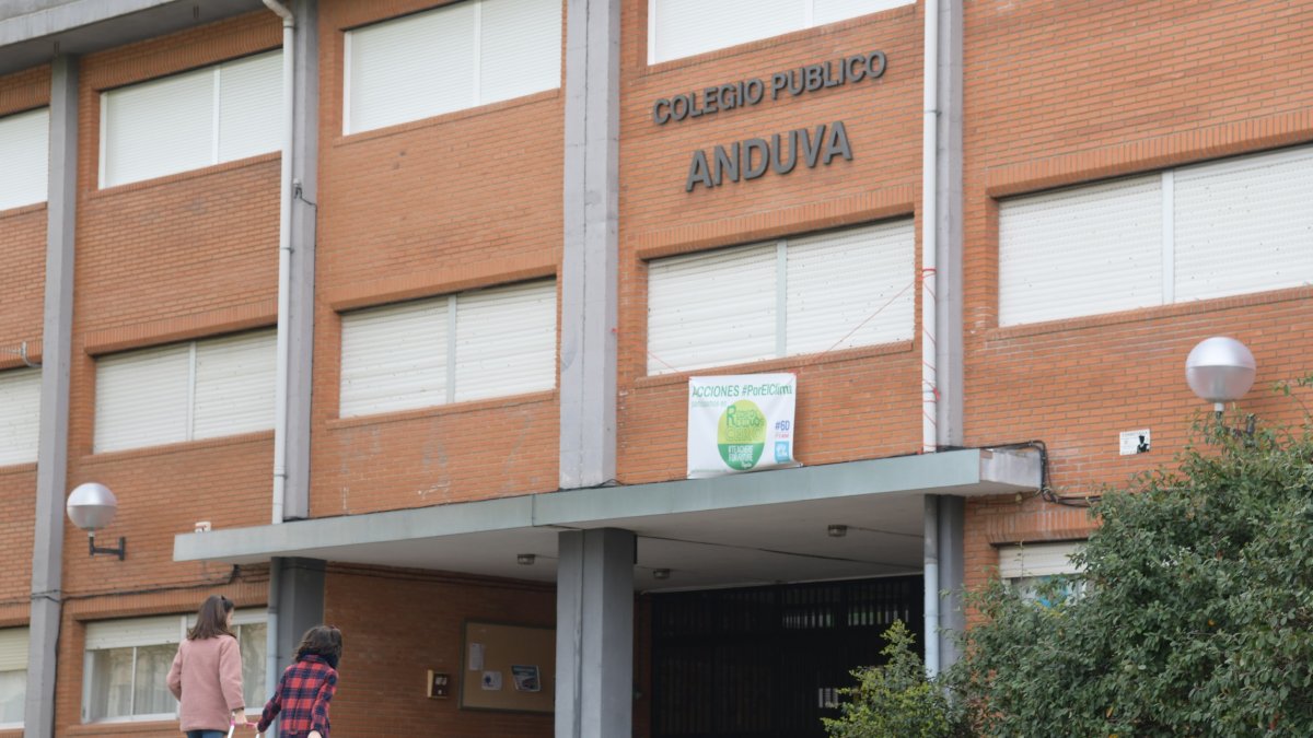Entrada del colegiuo Anduva, en Miranda de Ebro. ICAL
