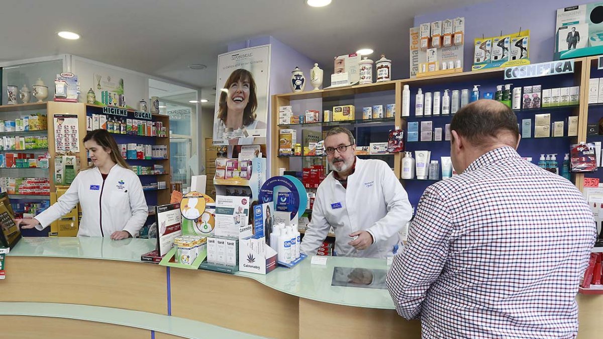 Farmacia en Miranda de Ebro. / RAÚL G. OCHOA
