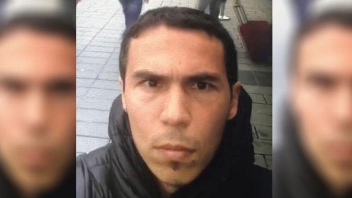 Nuevas imágenes del supuesto terrorista de Estambul, difundidas por la policía.-ATLAS