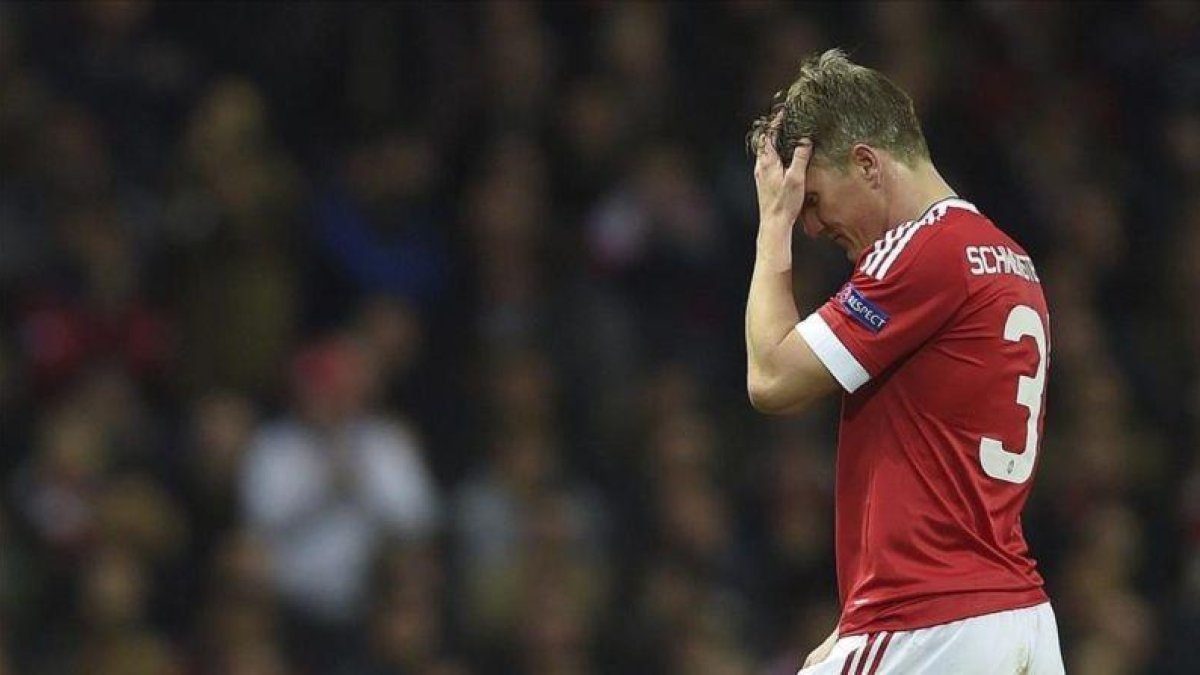 El jugador alemán del Manchester United, Bastian Schweinsteiger, durante un partido de la Champions 2015-16.-PETER POWELL / EFE