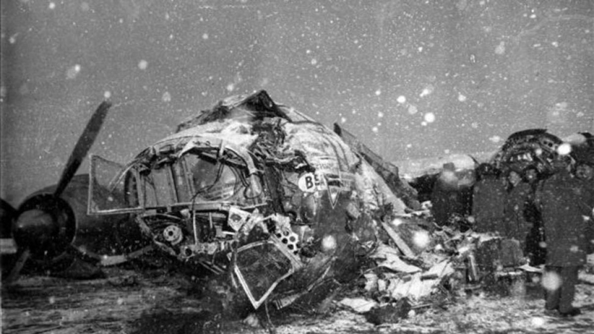 El reloj de Old Trafford, con la hora del accidente de 1958.-JON SUPER