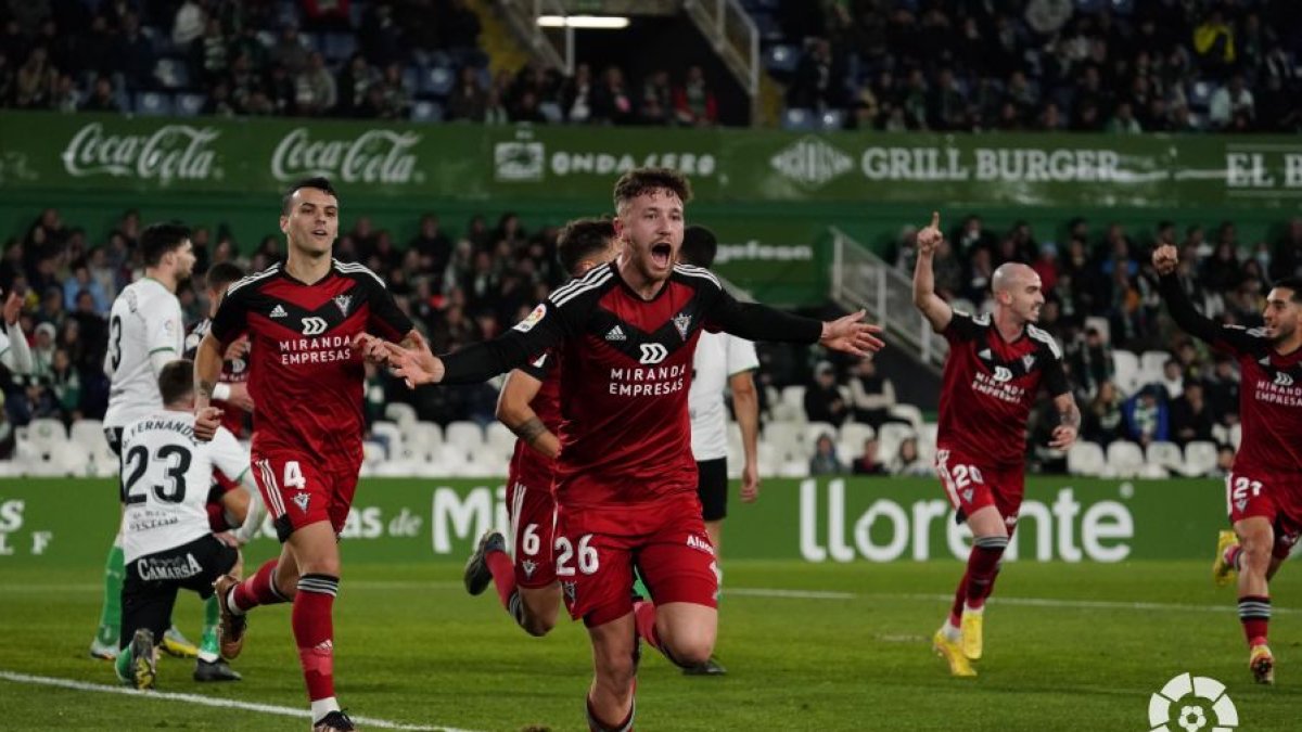 Barbu celebra el primer gol del partido. LaLiga