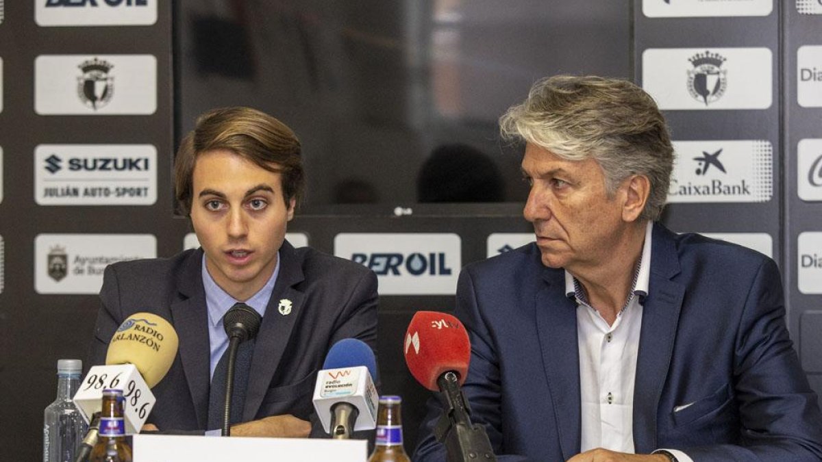 Franco Caselli y César Traversone durante la rueda de prensa.-SANTI OTERO