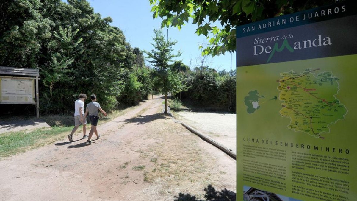 El Sendero Minero se extiende durante diez kilómetros de dificultad baja y recorre algunas de las viejas minas y pozos.-Israel L. Murillo