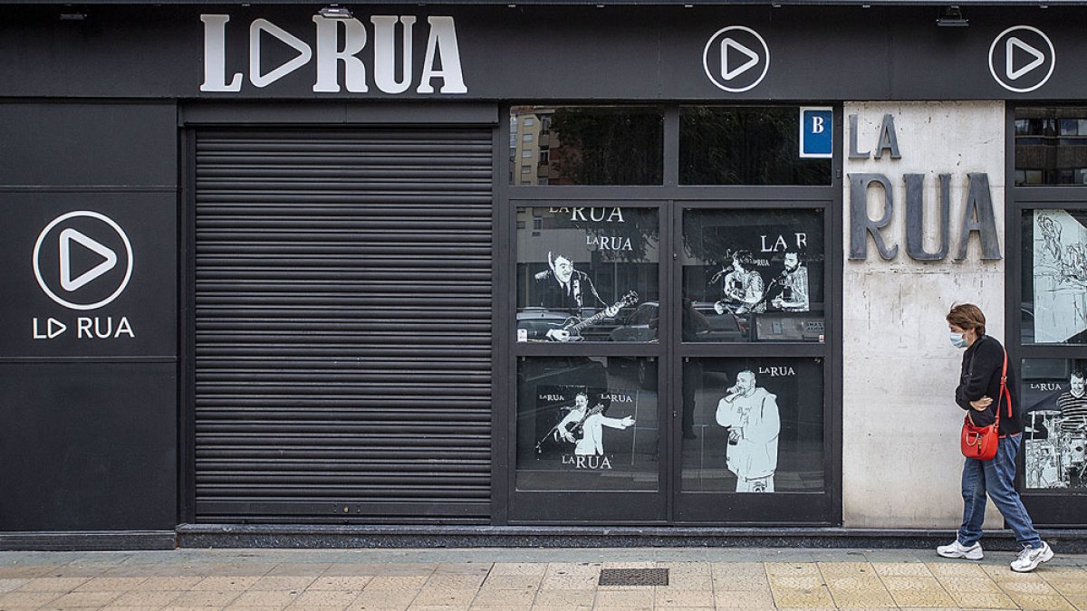 El establecimiento no puede atender en el interior y solo puede sacar terraza. SANTI OTERO