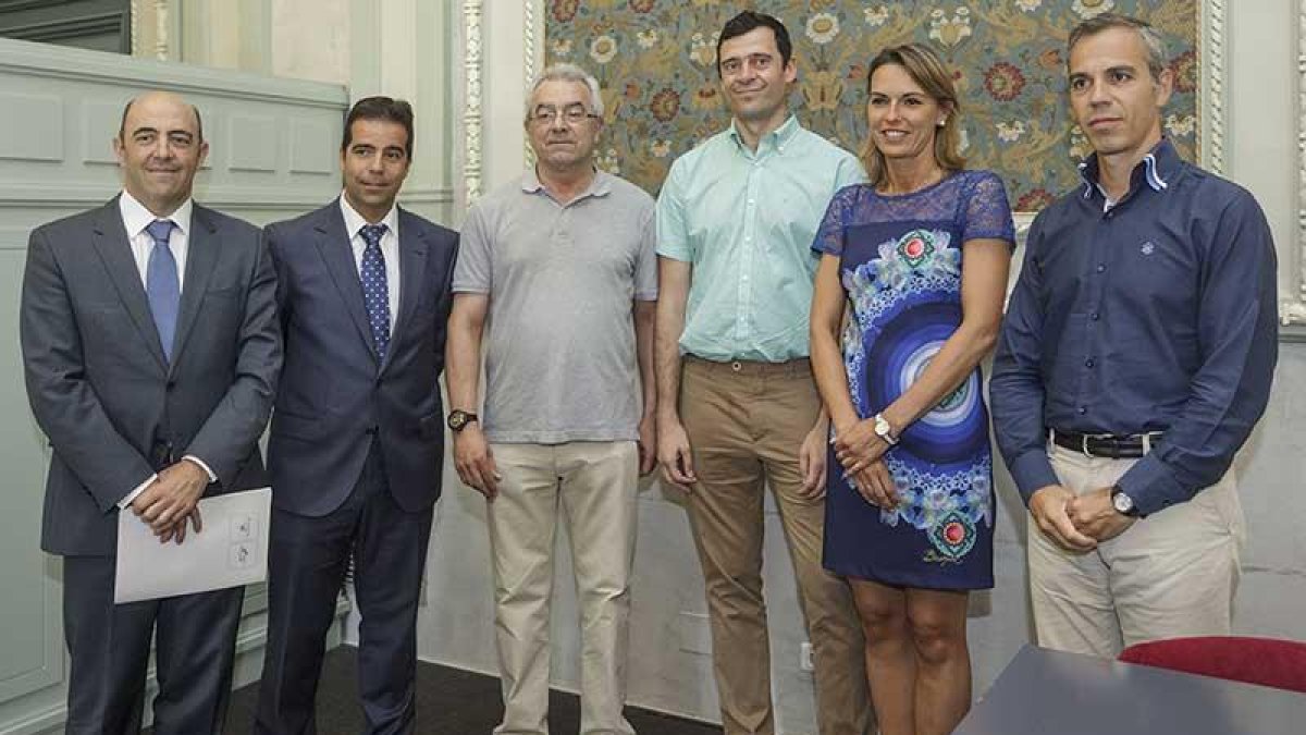 Jorge Gutiérrez, Rubén Requejo, Juan Gabriel Martínez, Javier Castro, Lorena de la Fuente y Enrique García.-Santi Otero