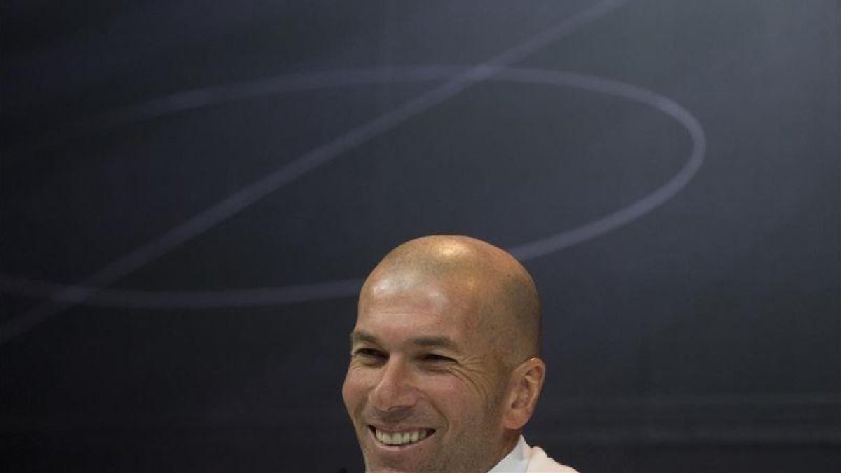 Zinedine Zidane, durante una rueda de prensa.-AP / PAUL WHITE