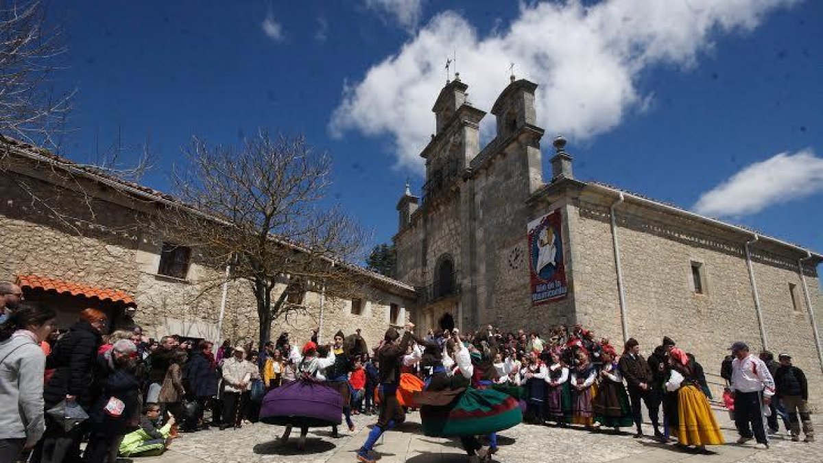 La música y danzas cerraron una mañana de devoción popular hacia la patrona de la ciudad-G. G.