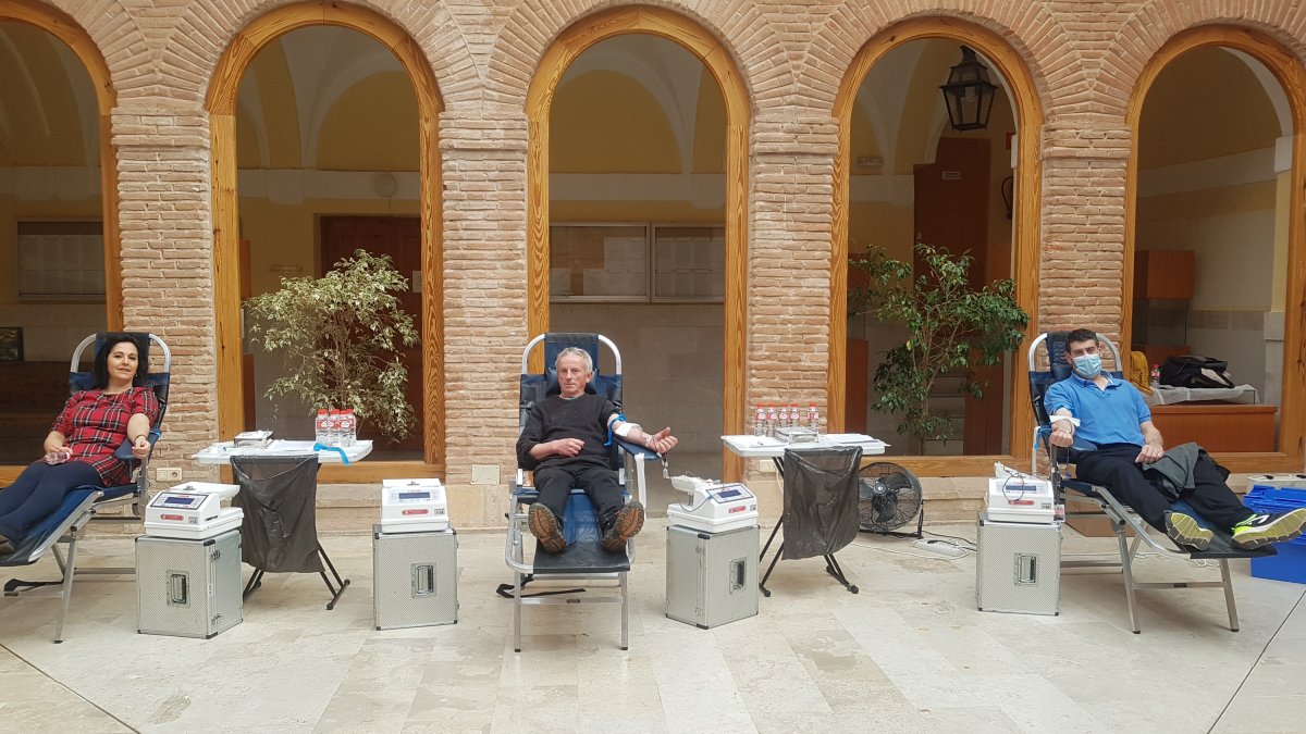 Las donaciones de sangre se mantienen a pesar del coronavirus. ECB