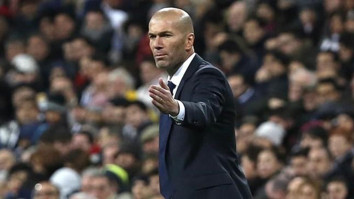 Zinedine Zidane, durante el último partido de Liga contra el Sporting.-DAVID CASTRO