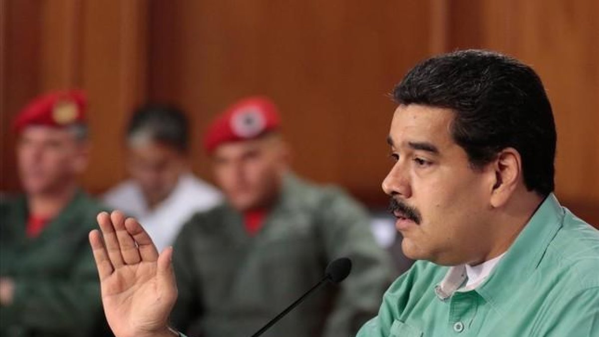 El presidente de Venezuela, Nicolás Maduro, participa en una reunión con gobernadores y diputados adeptos al Gobierno.-EFE