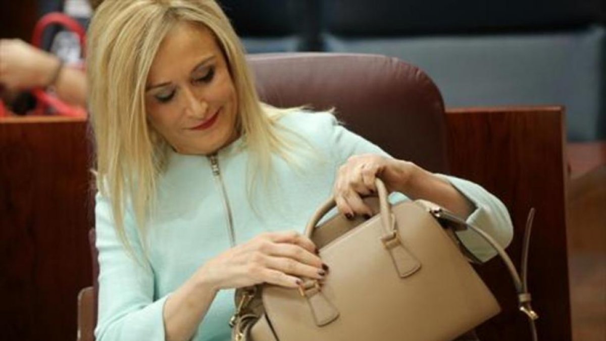 Cristina Cifuentes, el jueves, en la Asamblea de Madrid.-JOSE LUIS ROCA