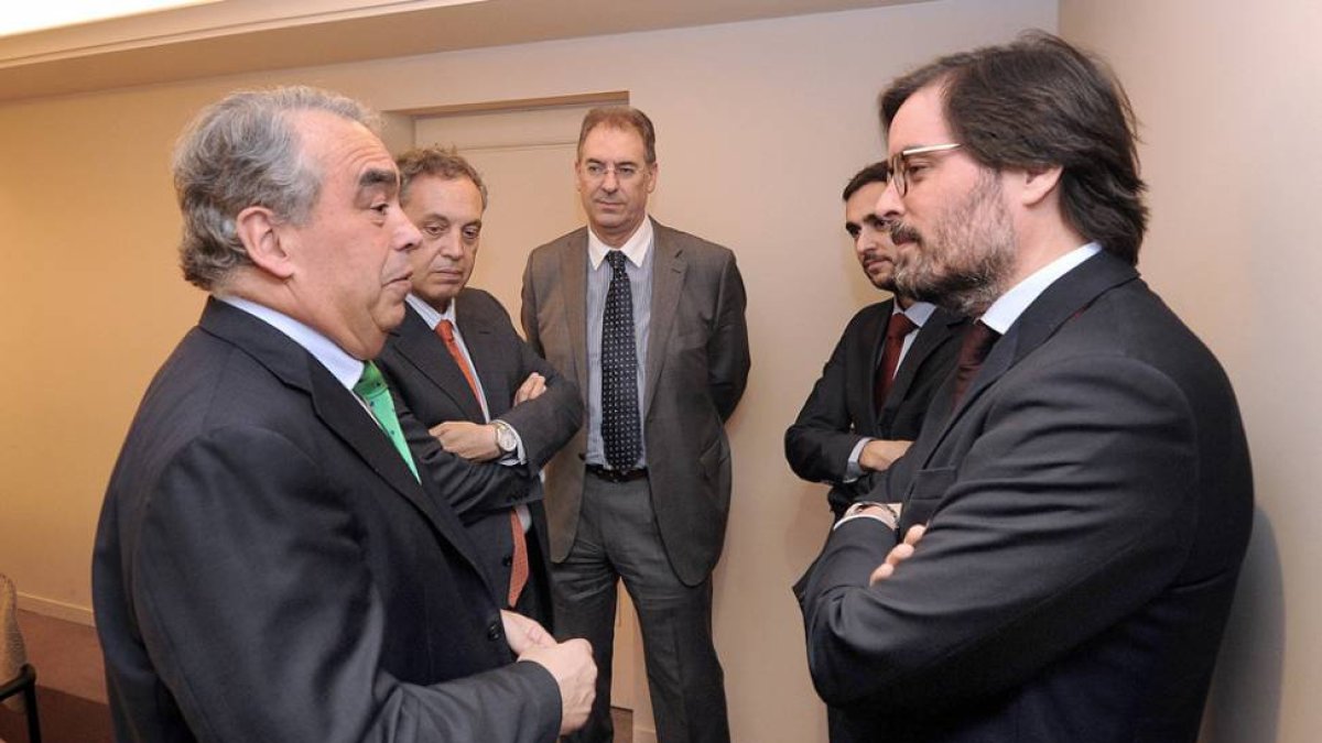Los directivos de Autocid Miguel Ángel Benavente y Fernando Andrés, comparecieron ayer en la sede de la CEOE en Madrid.-I. L. Murillo