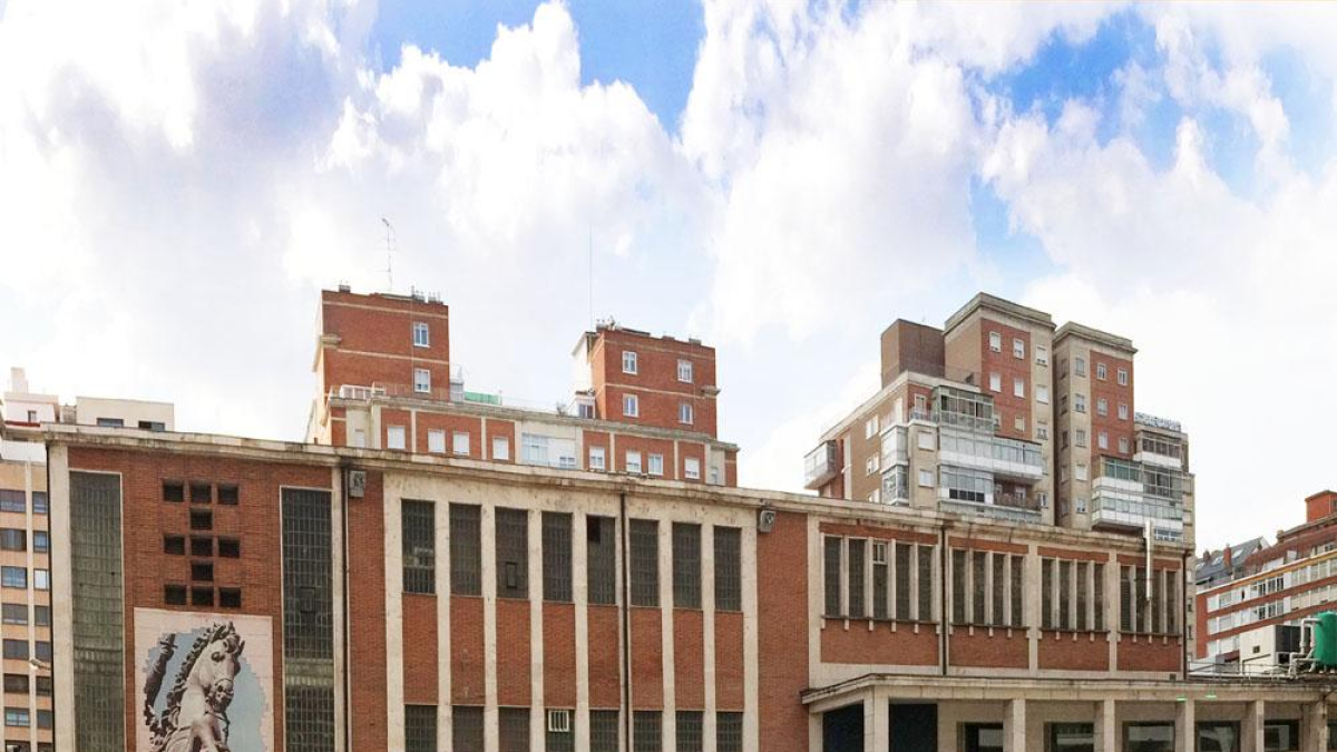 Vista del Mercado Norte desde la plaza Hortelanos.-ISRAEL L. MURILLO