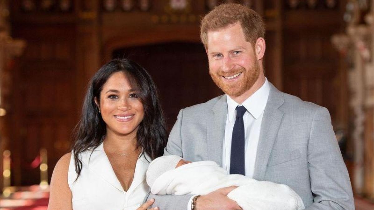 El príncipe Enrique y Meghan Markle, el día de la presentación oficial de su hijo Archy, el pasado 8 de mayo en Windsor.-AFP / DOMINIC LIPINSKI