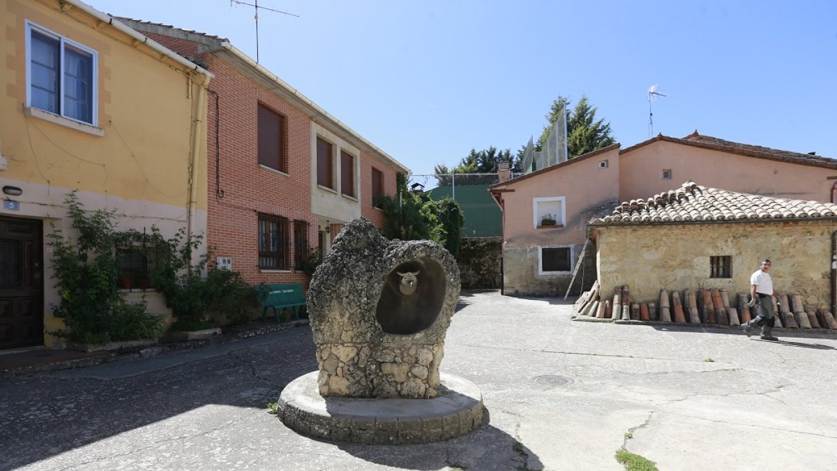 El pueblo guarda su ambiente rural pese a su cercanía con Burgos. RAÚL G. OCHOA