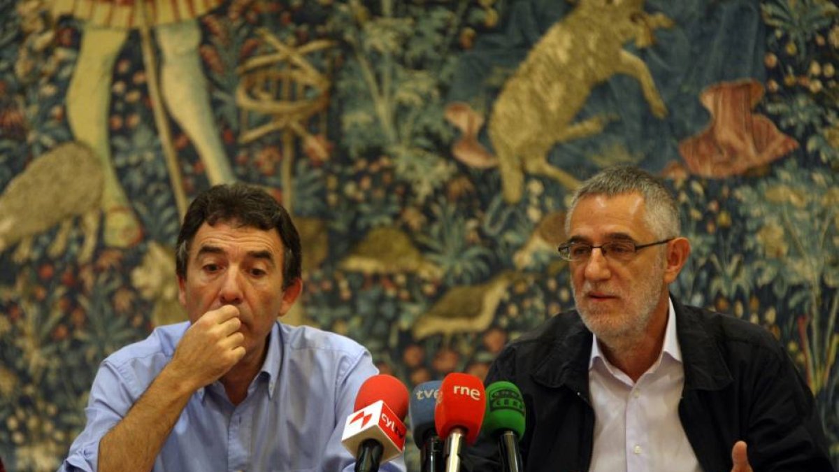 Los secretarios regionales de UGT y CCOO, Agustín Prieto y Ángel Hernández, hacen una radiografía de la situación económica de Castilla y León-Ical