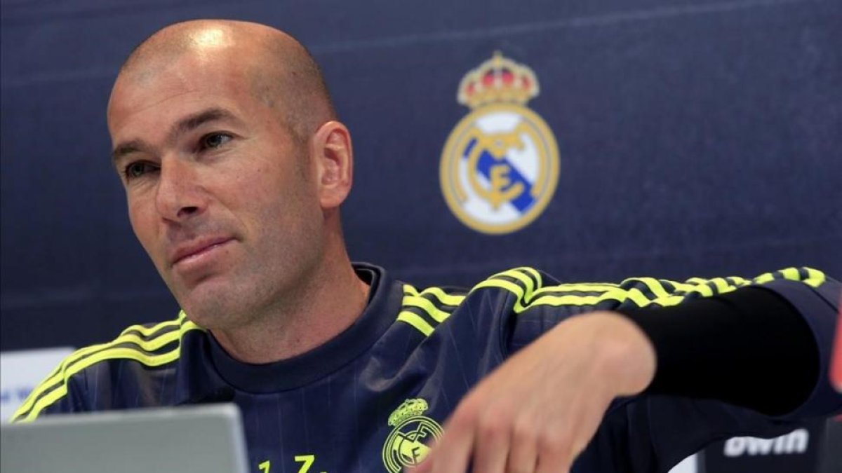 Zinedione Zidane, durante la rueda de prensa de este viernes en la ciudad deportiva de Valdebebas.-EFE / ZIPI