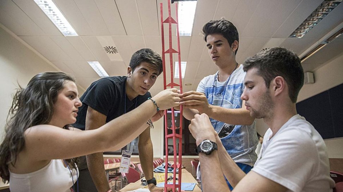 Alumnos que participan en los Campus Científicos.-ECB
