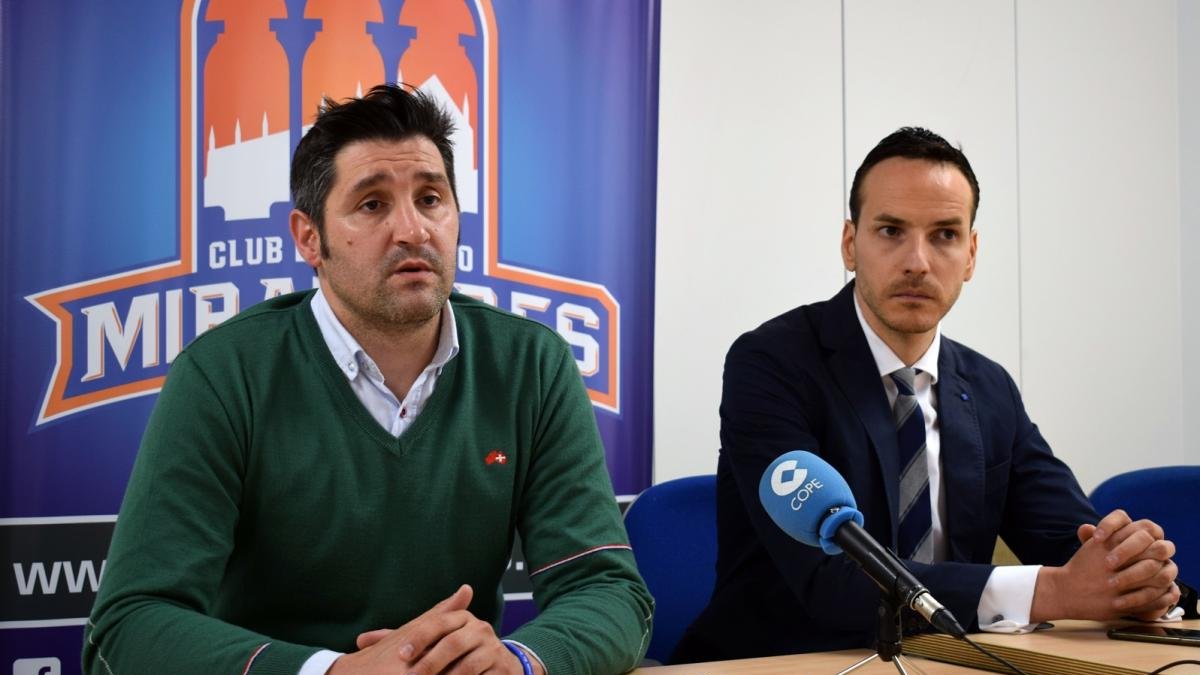 Albano Martínez -gerente y director deportivo delSanPablo Burgos- yFélix Sancho -presidente de laSAD- en una comparecencia pública.-MARÍA GONZÁLEZ / SPB