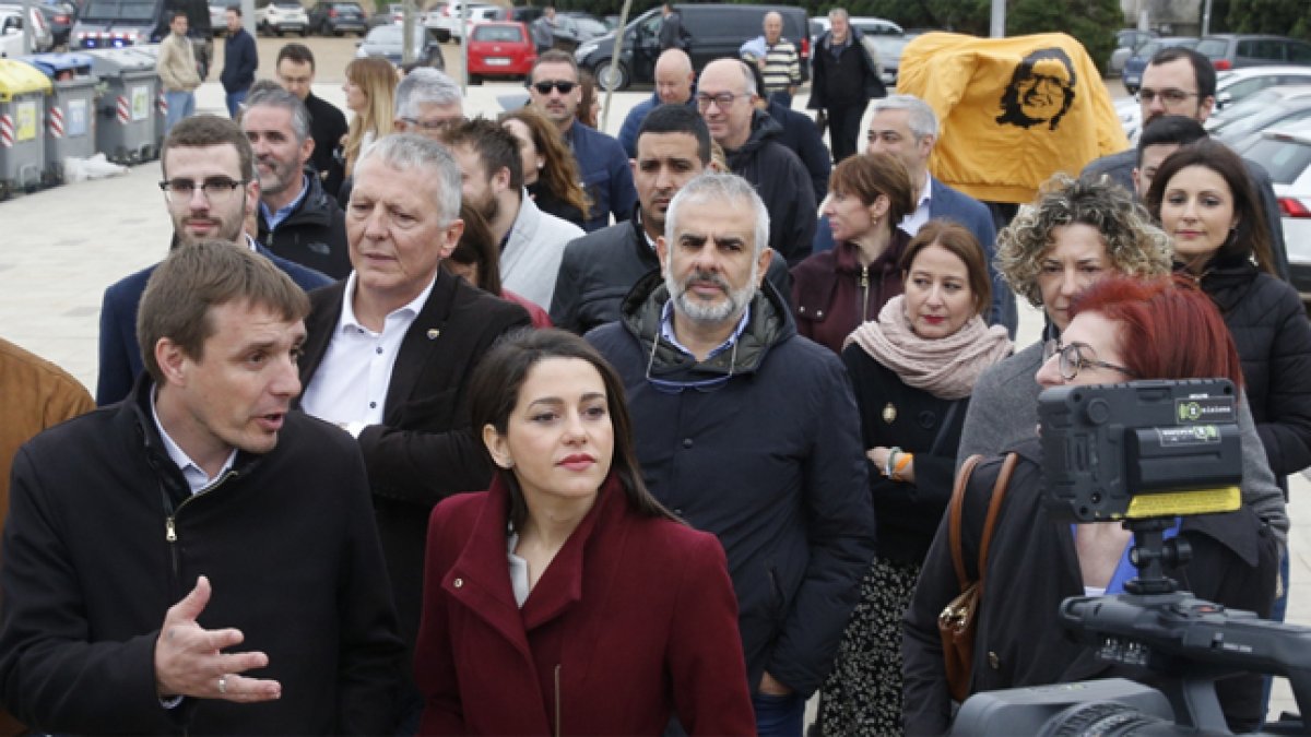 Arrimadas es abucheada en Torroella de Montgrí, el pueblo de Dolors Bassa.-EFE / JOAN CASTRO