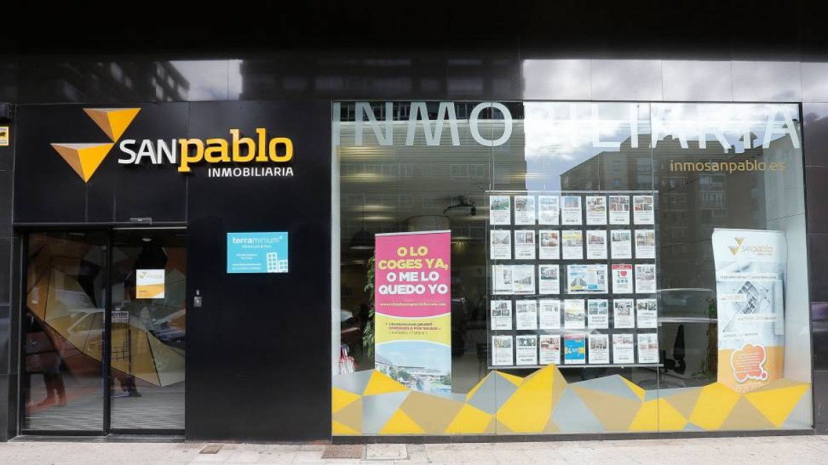 Inmobiliaria San Pablo posee tres sedes en toda la capital, una de ellas reside en plena Avenida de la Paz, número 9.-RAÚL OCHOA