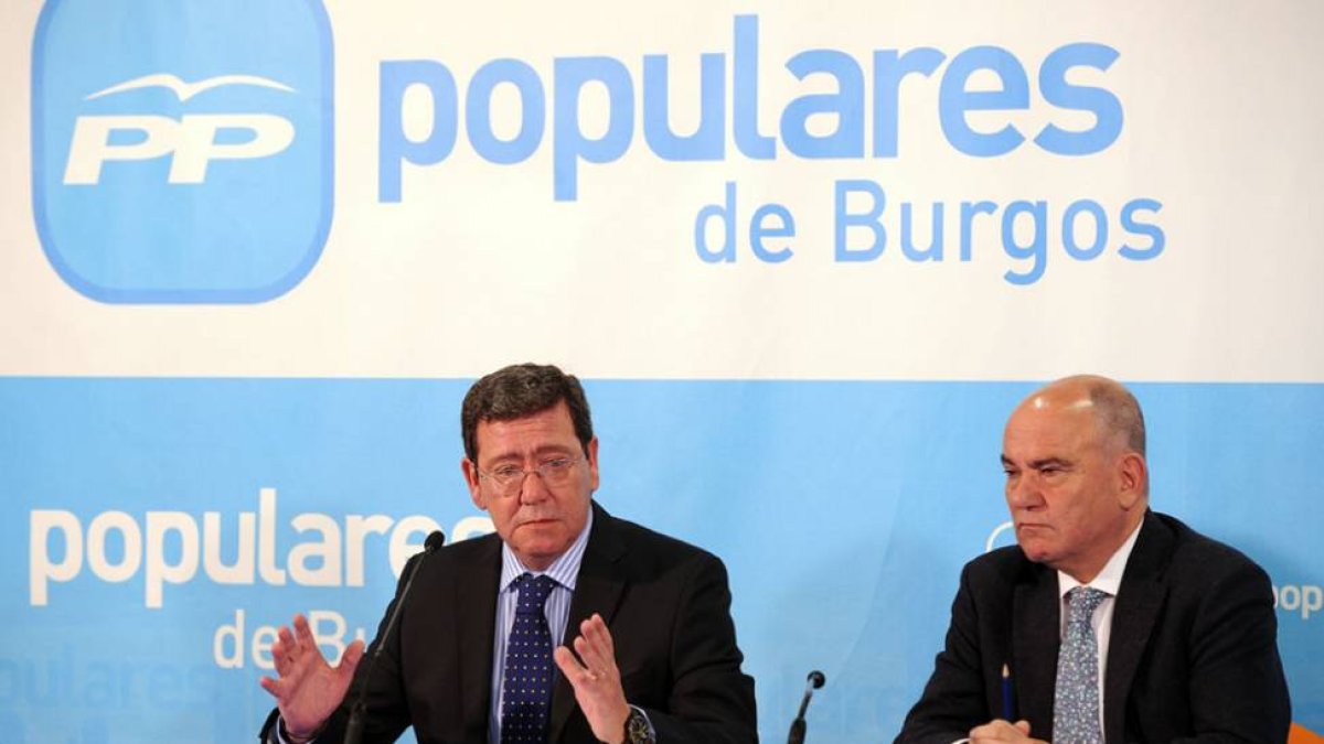 César Rico y Alfredo González Torres presentaron ayer el acto de precampaña de este sábado.-ISRAEL L. MURILLO