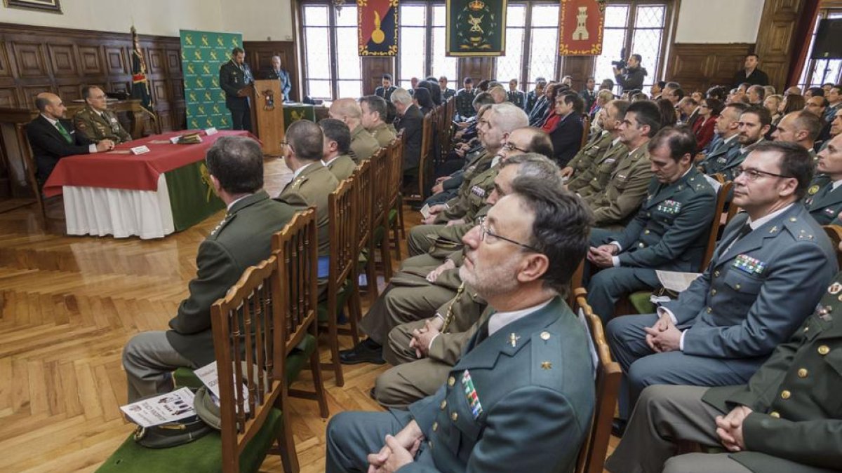 Imagen del acto celebrado ayer en la residencia logística militar Dos de Mayo.-SANTI OTERO