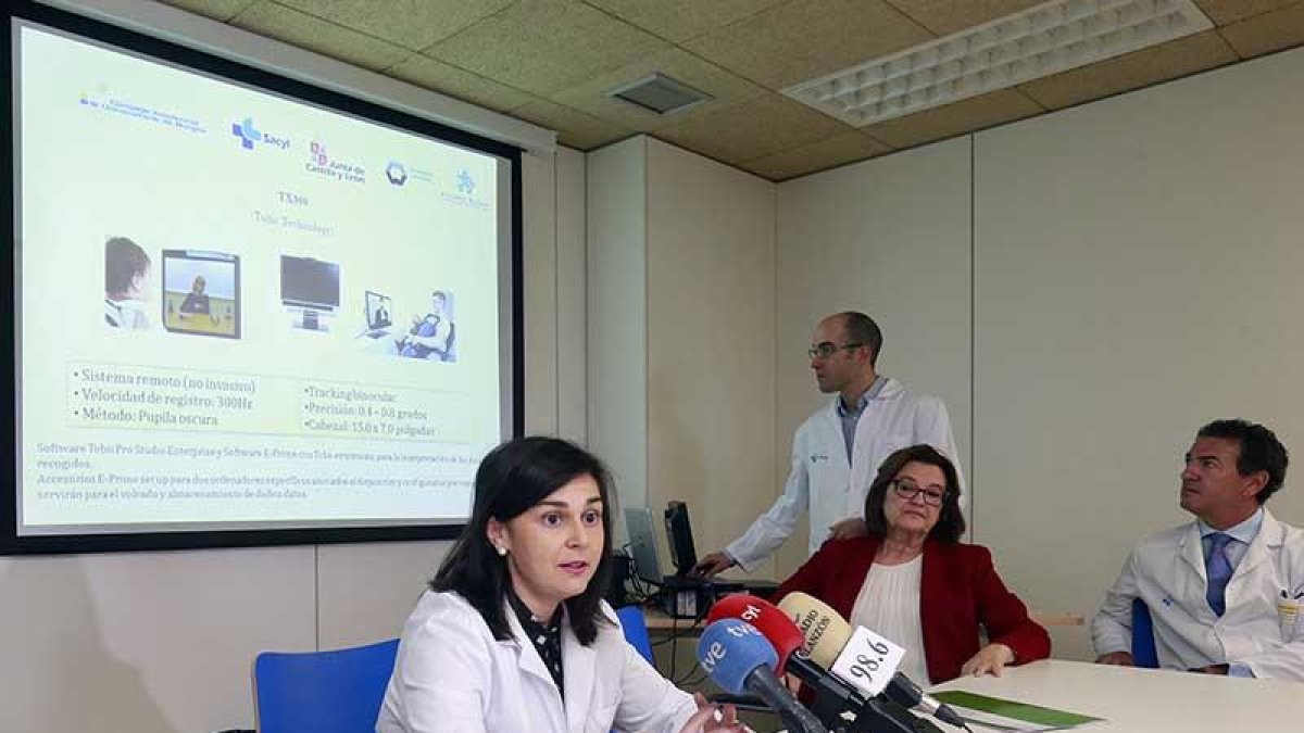 Representantes de Autismo Burgos y del HUBU implicados en el proyecto pionero.-RAÚL G. OCHOA