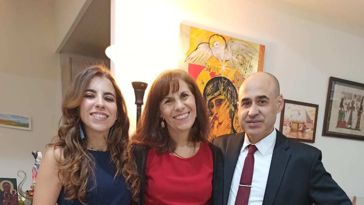 Esperanza, Encarni y Fernando, la familia burgalesa que vive desde hace años en Taiwán. ECB