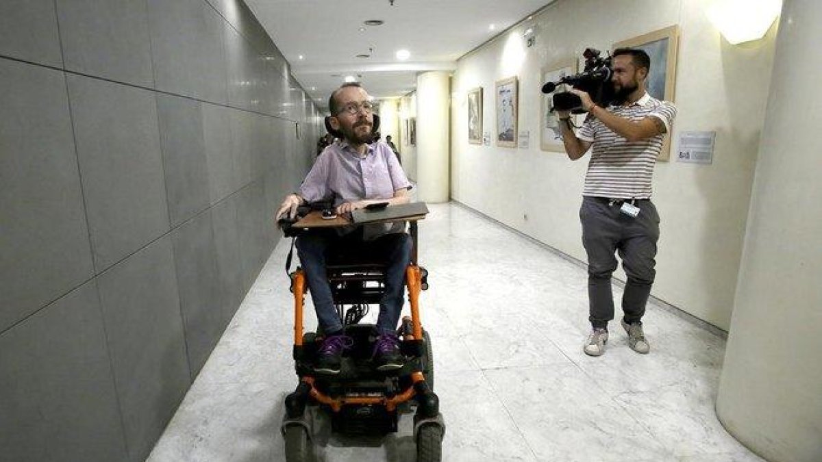 Pablo Echenique en los pasillos del Congreso.-DAVID CASTRO