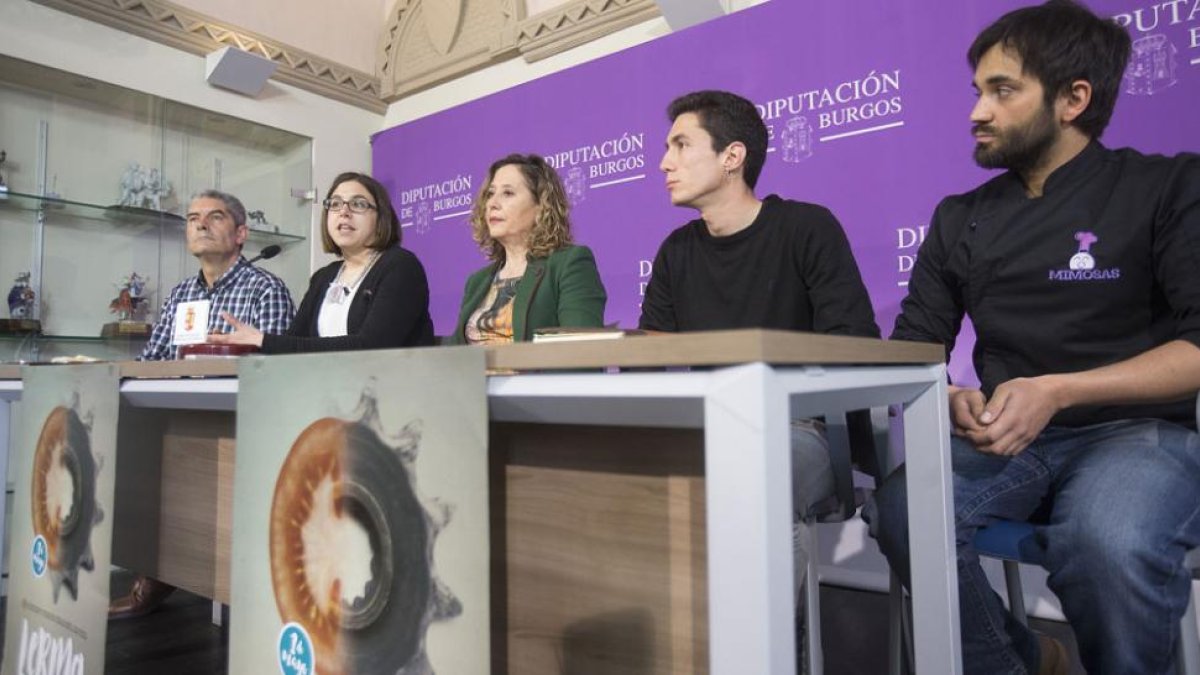 (De izq. a dch), Manuel Sadornil, Celia Izquierdo, Montse Aparicio, Víctor Ggnacio González y Arturo Moreno.-R. O.