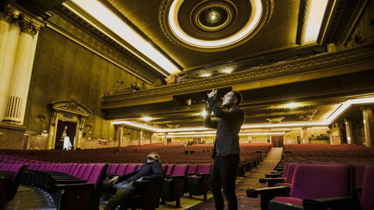 Jorge Drexler (de pie) saldrá al escenario del Teatro Principal acompañado por el francés Luciano Supervielle.-