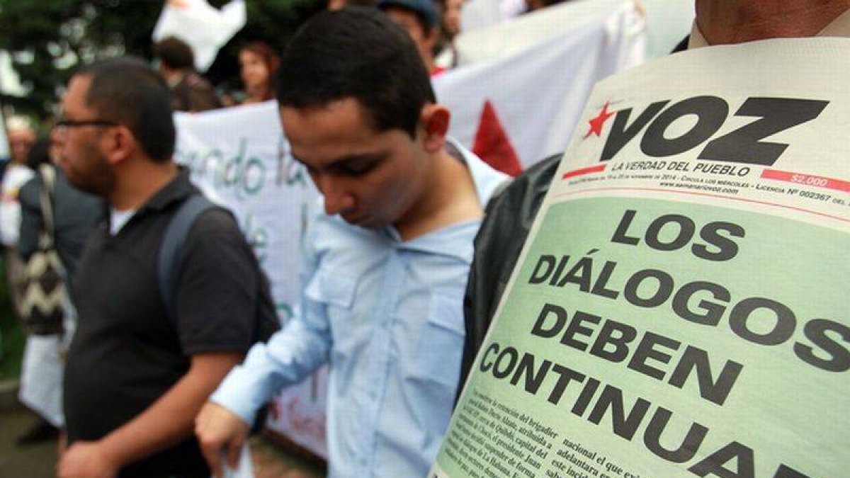 Manifestación en favor de las negociaciones de paz con las FARC, este miércoles en Bogotá.-Foto: EFE / MAURICIO DUEÑAS