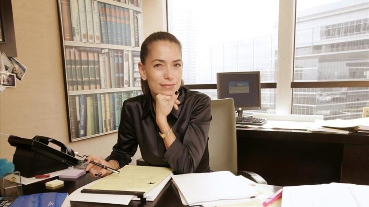 Laura Wasser, en su despacho de Los Ángeles.-GTRES / DAN STEINBERG