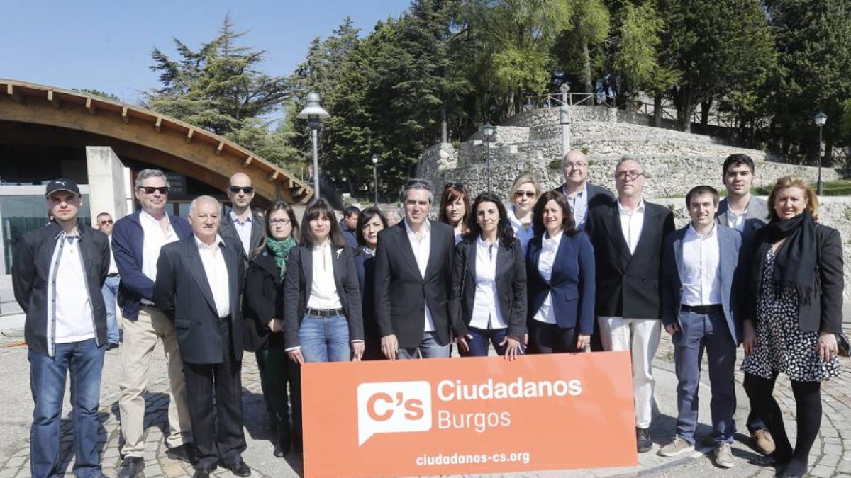 Representantes de las candidaturas de Ciudadanos a la provincia y las Cortes, ayer en la presentación.-RAÚL G. OCHOA