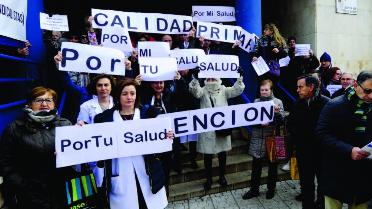 En el Centro de Salud de Los Cubos una baja de cinco meses se sustituye con la misma persona pero encadenando contratos de lunes a viernes.