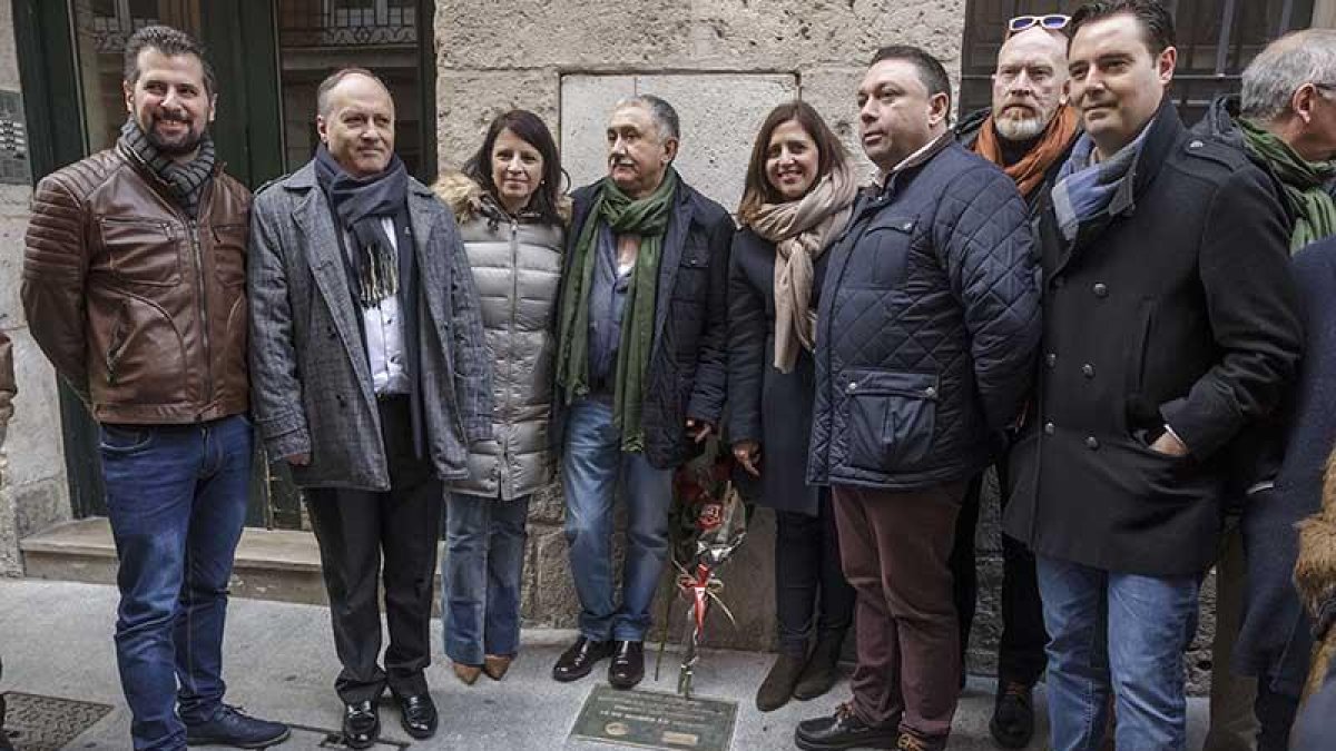 Varios cargos del PSOE se sumaron a la celebración a la que asistió el secretario general de UGT junto a afiliados y directivos burgaleses.-SANTI OTERO