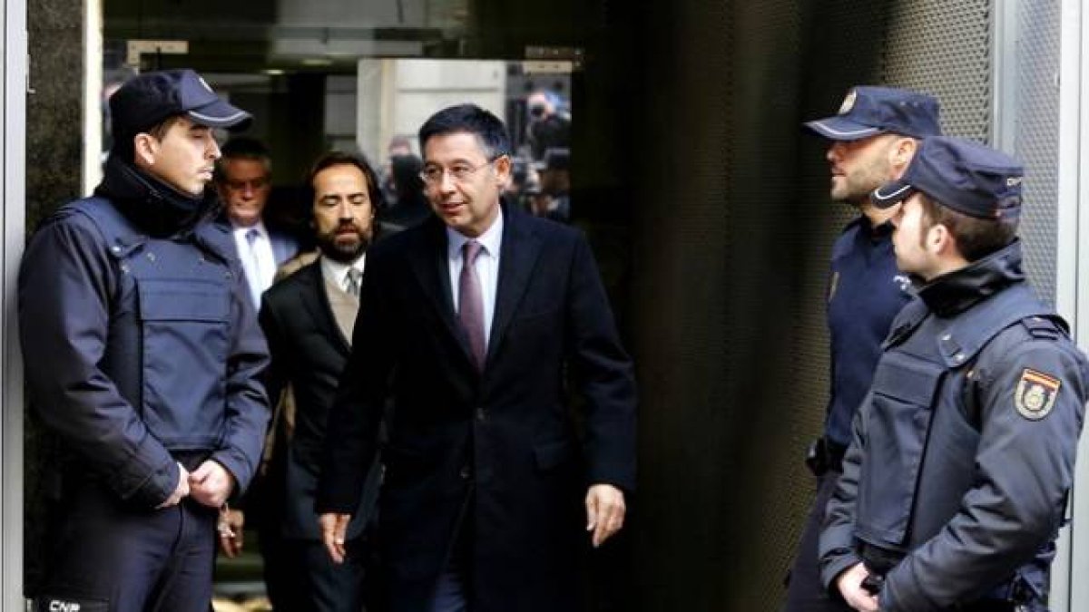 Bartomeu sale de declarar en la Audiencia Nacional por el 'caso Neymar'.-Foto: JUAN MANUEL PRATS