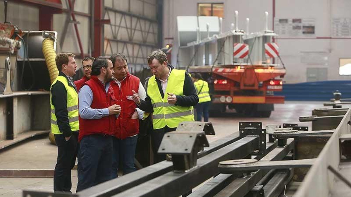 El alcalde visitó las instalaciones de Metálicas Estrumar donde están confeccionados los elementos metálicos del puente hasta en un 90%-RAÚL G. OCHOA