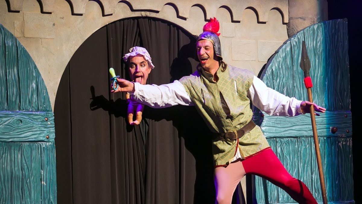 Óscar Ortiz (izquierda) y Jacinto Cienfuegos, los Tiritirantes, conquistaron ayer al público en el Teatro Clunia. TOMÁS ALONSO