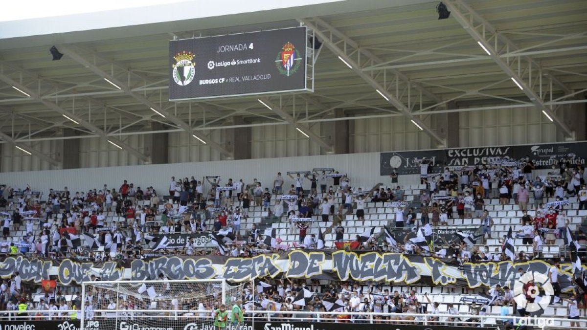 Imagen general de la grada de El Plantío durante el partido contra el Valladolid. LALIGA
